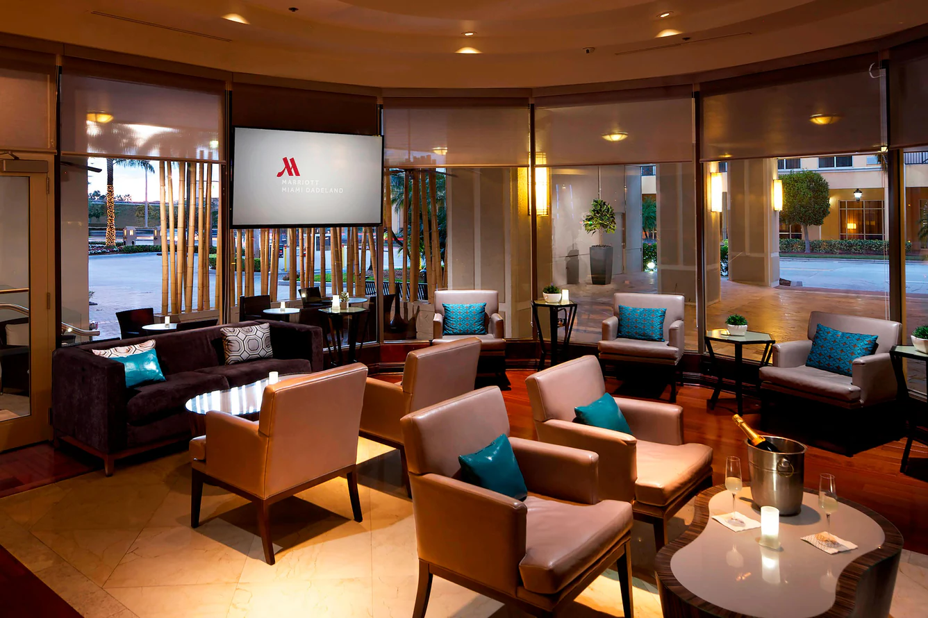 Le Mirage lounge.