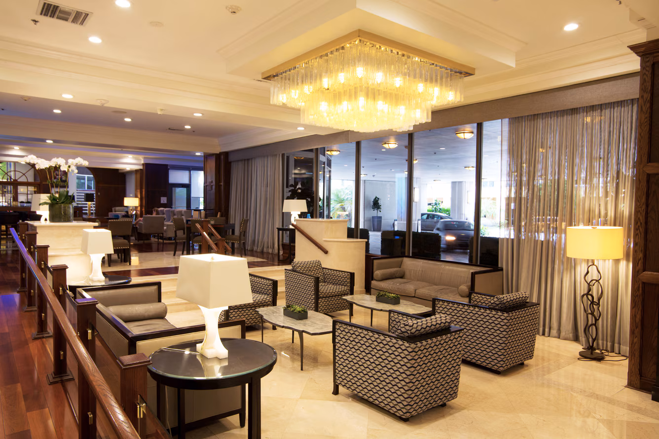 Marriott Dadeland lobby lounge.