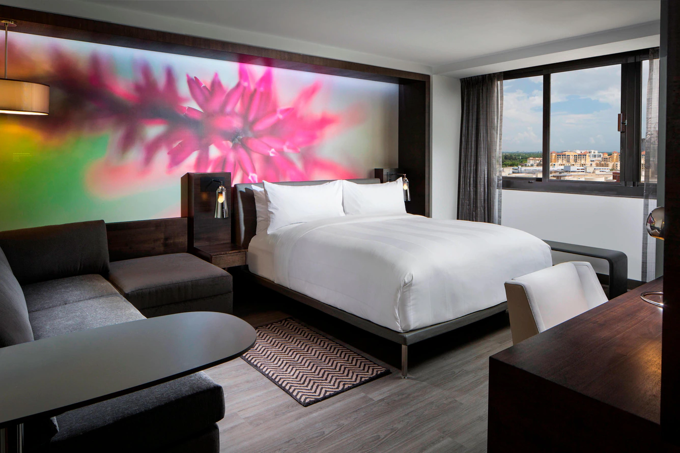 King guest room at Marriott Miami Dadeland.