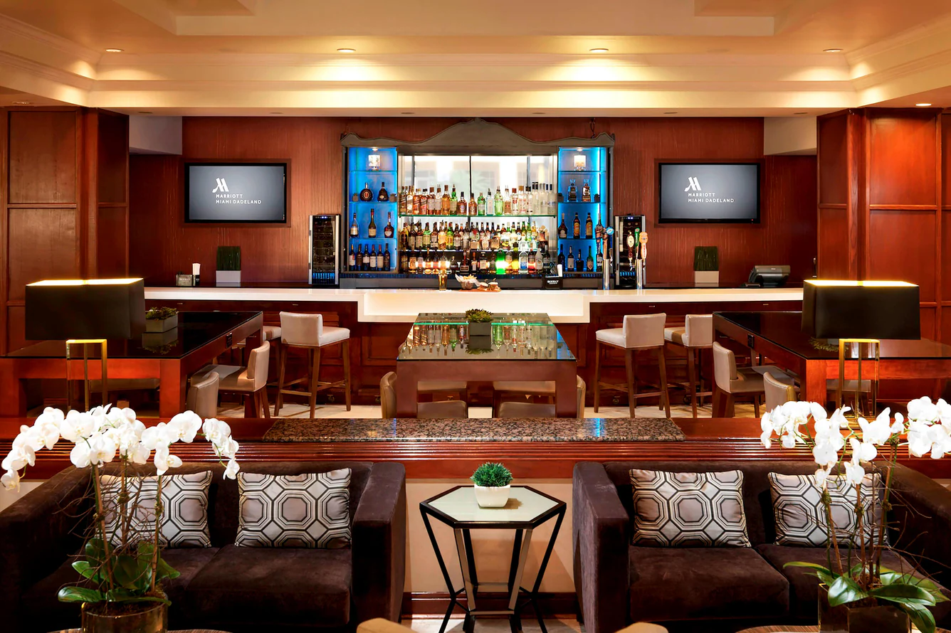 Le Mirage bar.